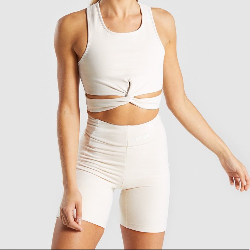 GYMSHARK SAND SHORTS